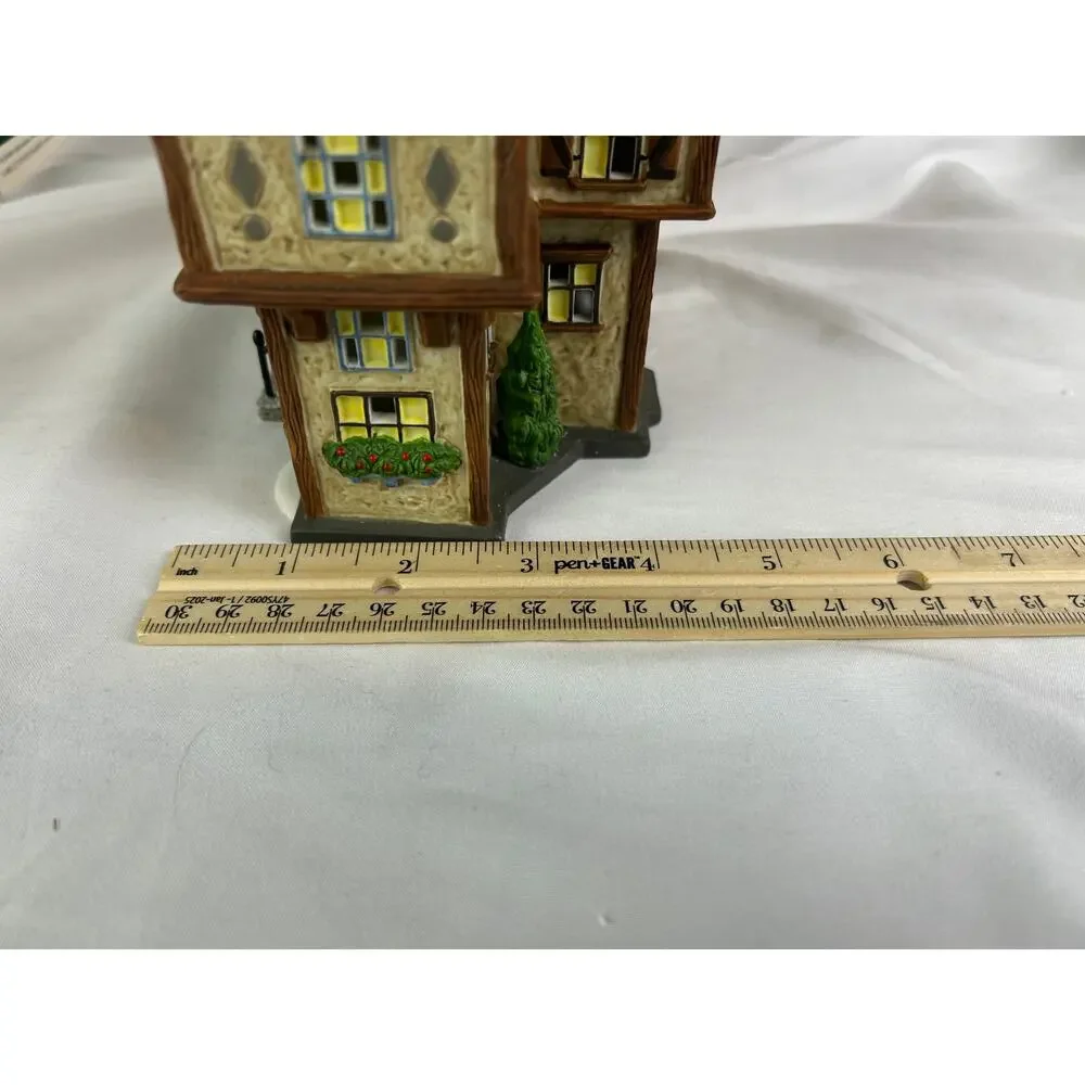 Department 56 Howard Street Row Houses Dickens Village 2004 Lighted Box